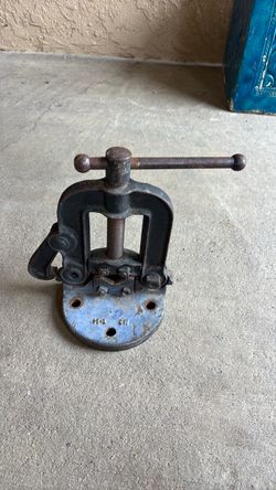 Vintage Cast Iron Pipe Vise