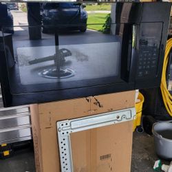 GE Under Cabinet Microwave 