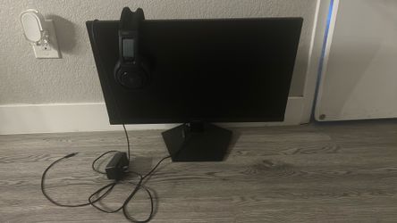 Koorui Monitor 27 inches and Turtlebeach Headset