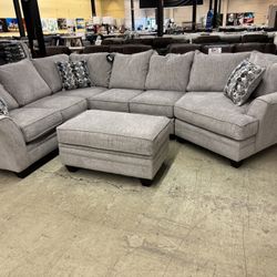 Brand New Simmons three-piece cuddler sectional
