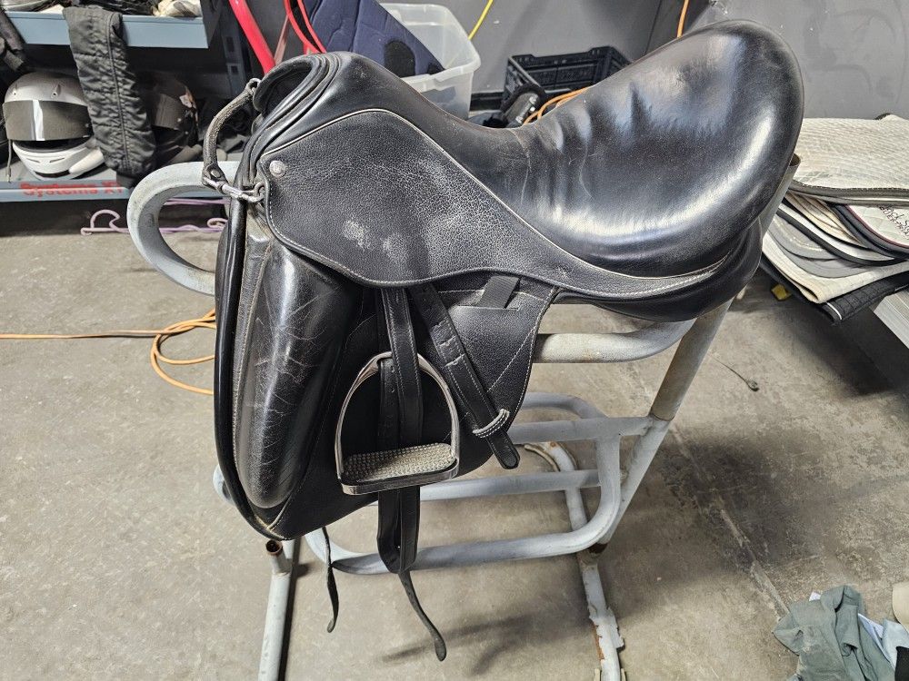 Limelight Icon Dressage Saddle