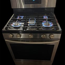 Pending 30" Dual Fuel Gas Range (All functions work perfectly)