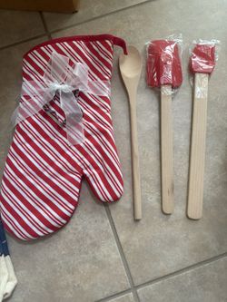 Kitchen, potholders towels, table runner placemats 3.00 Each 