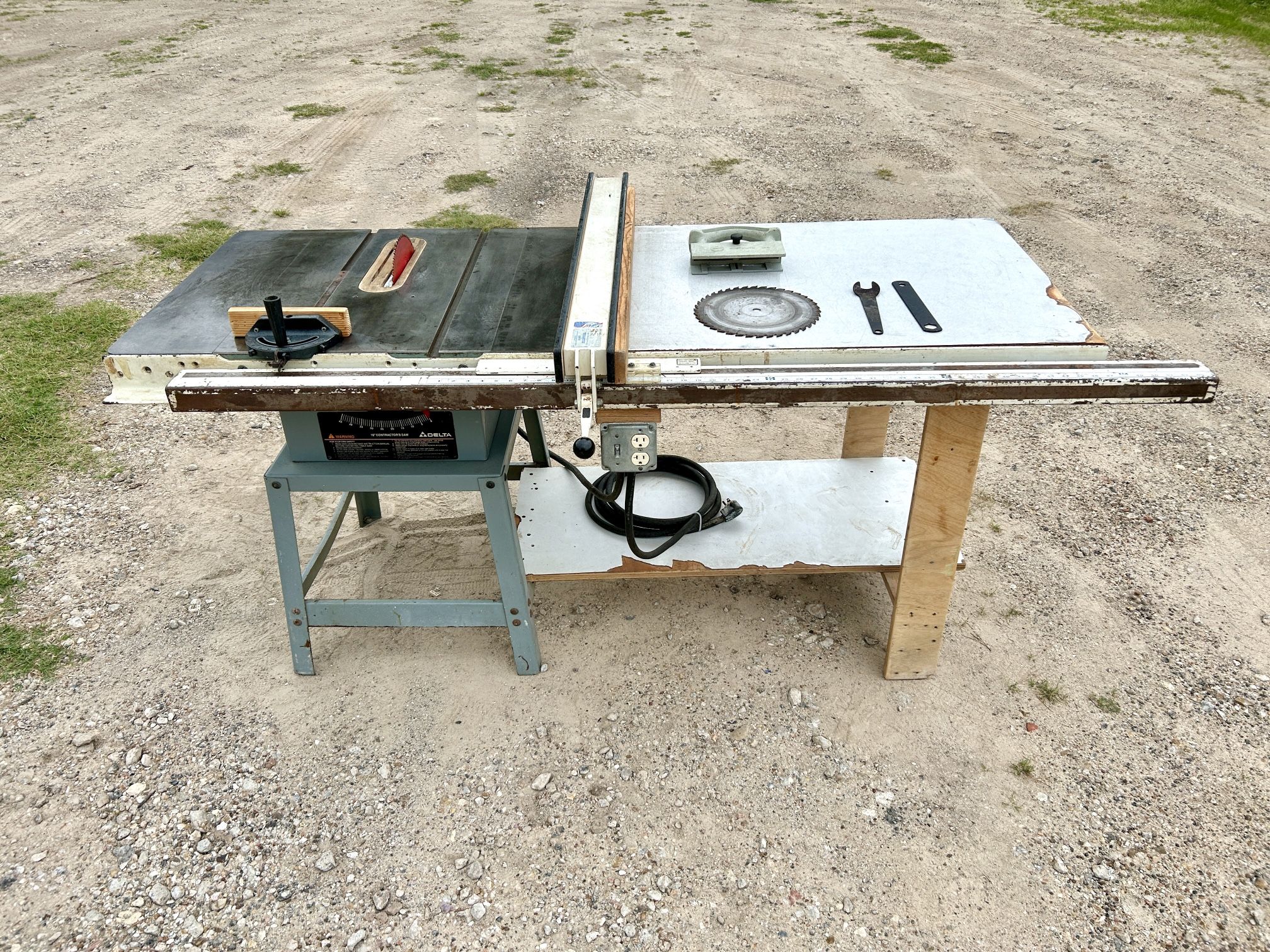 Delta 10 Inch Contractors Cast Iron Double Belt Drive Table Saw