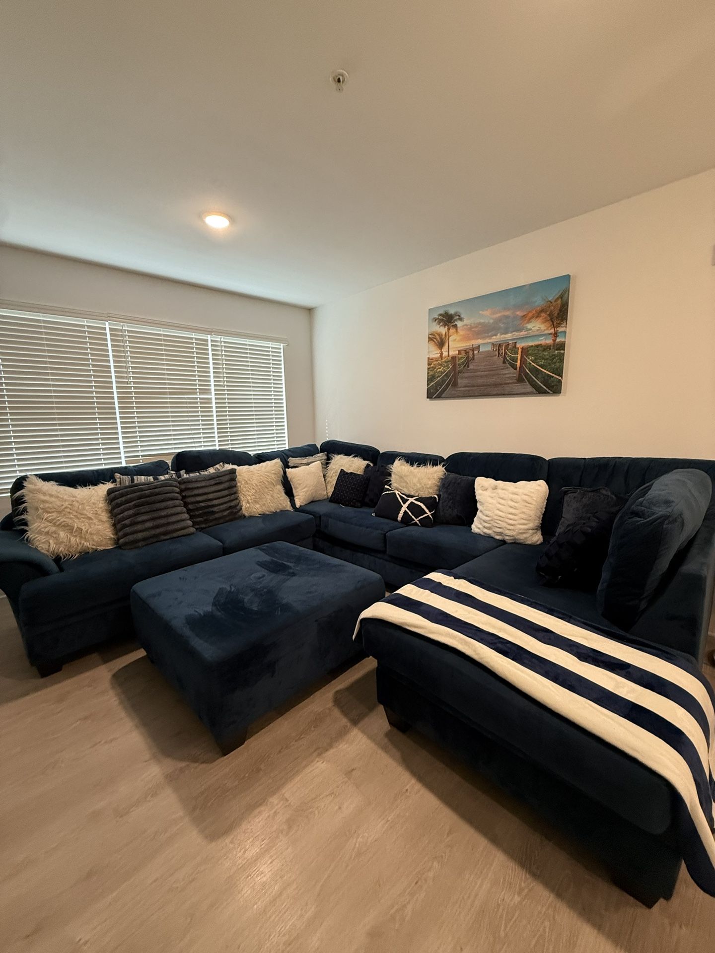 Luxury Navy Blue Sectional Couch Set with Ottoman, Pillows & Throw – Great Condition!