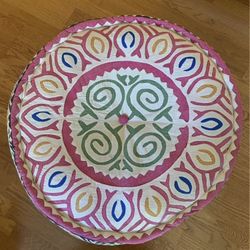 Accent round pouf ottoman