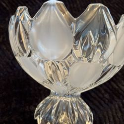  Beautiful Vintage Frosted And Clear Glass Bowl