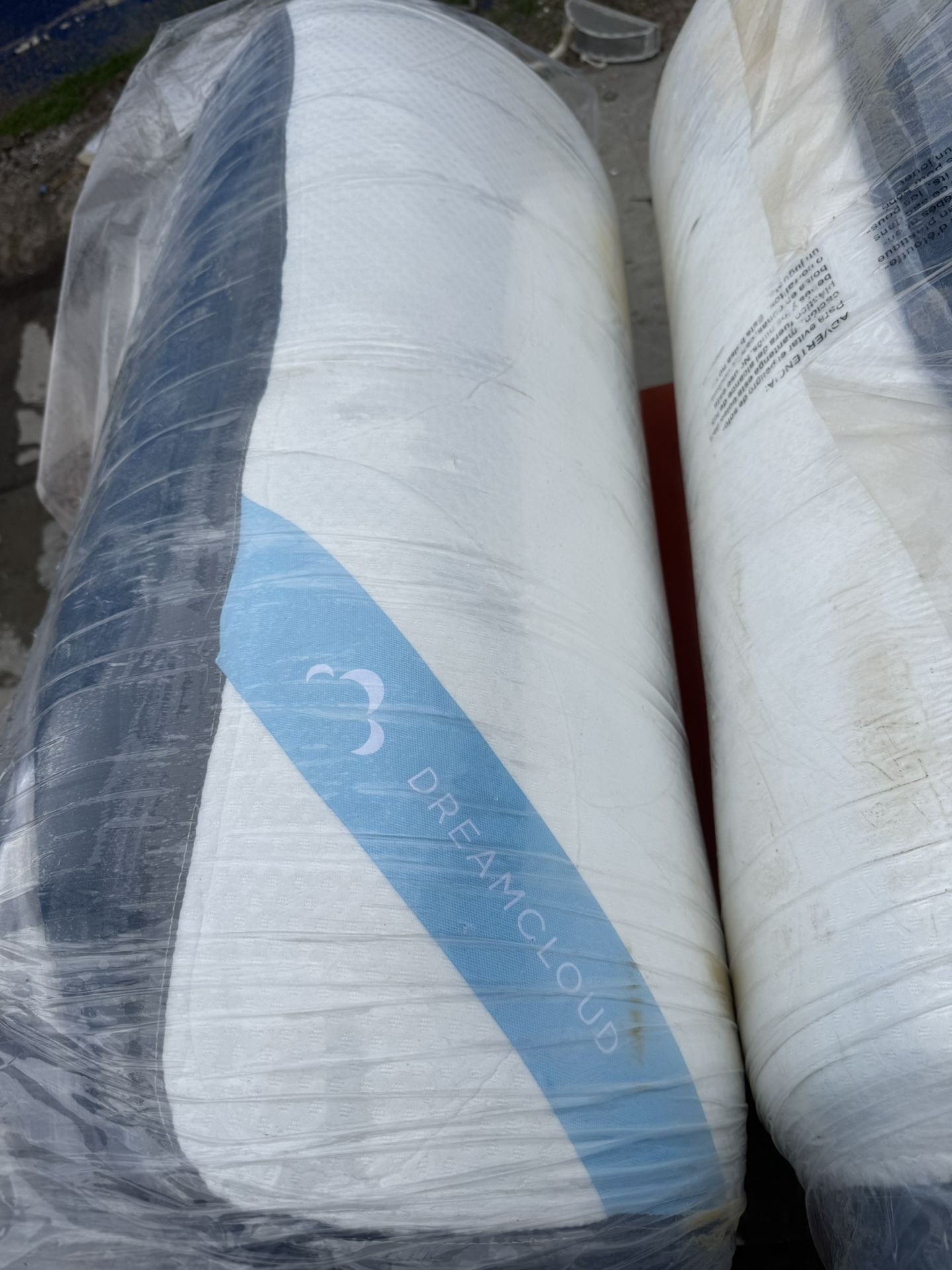 🔥 KING SIZE DREAMCLOUD MATTRESS – BRAND NEW 🔥 🛏️ DreamCloud King Size Mattress 📏 13-inch thick ✨