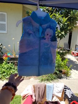 Girl's vest size 4  Frozen