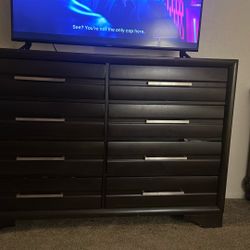 Dresser With A Mirror 300 Obo 