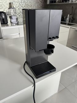 xBloom automatic pour-over coffee maker