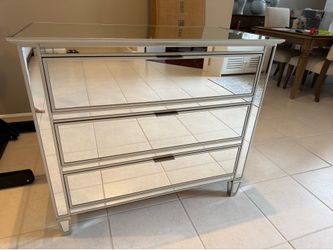 Mirrored Dresser/Accent Chest