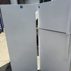 EG Refrigerator – Clean & Works Great