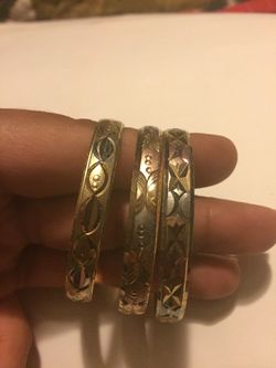 Brazaletes de oro brasileño