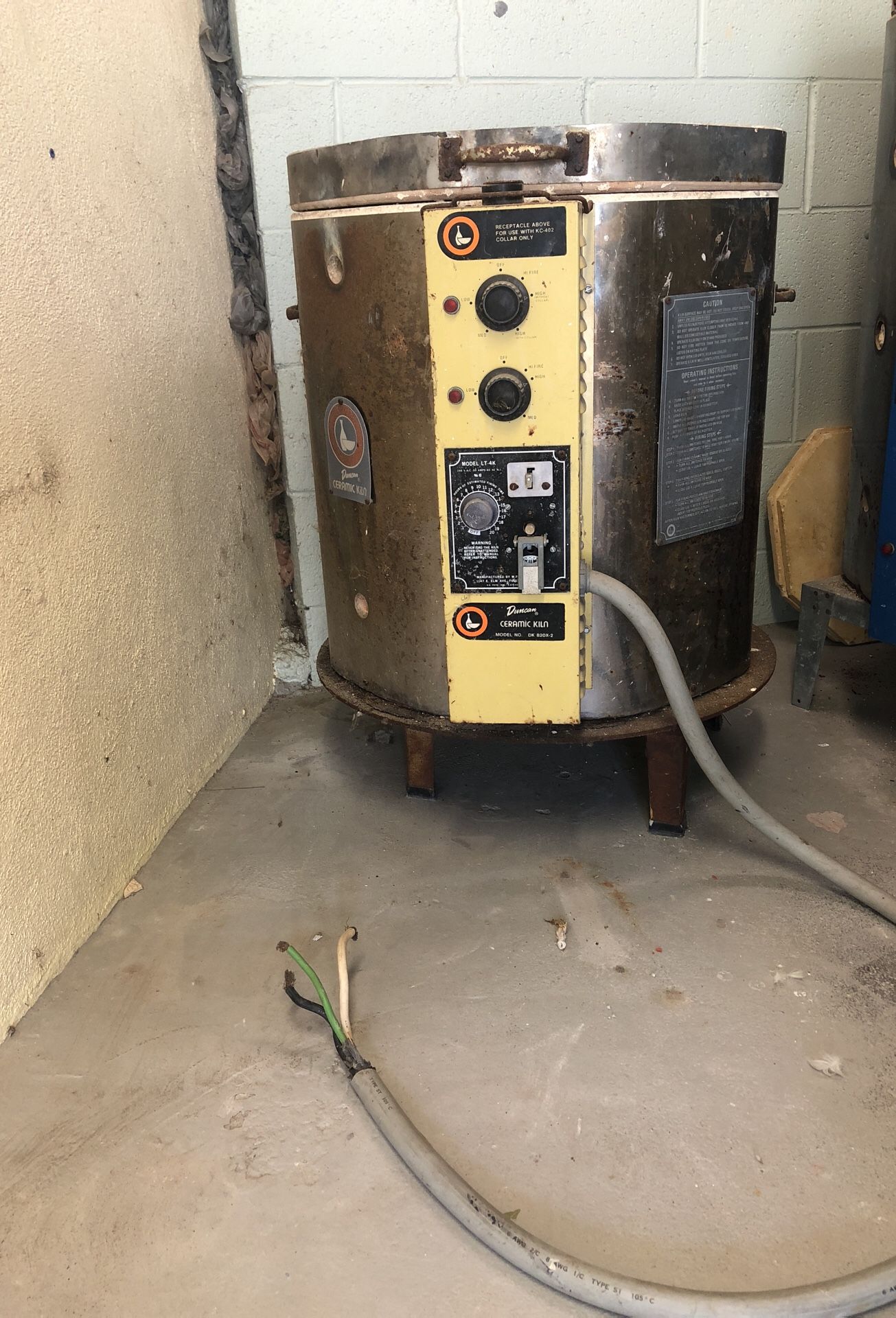 Duncan ceramic kiln, Model number DK 820X-2, Model T – 4K
