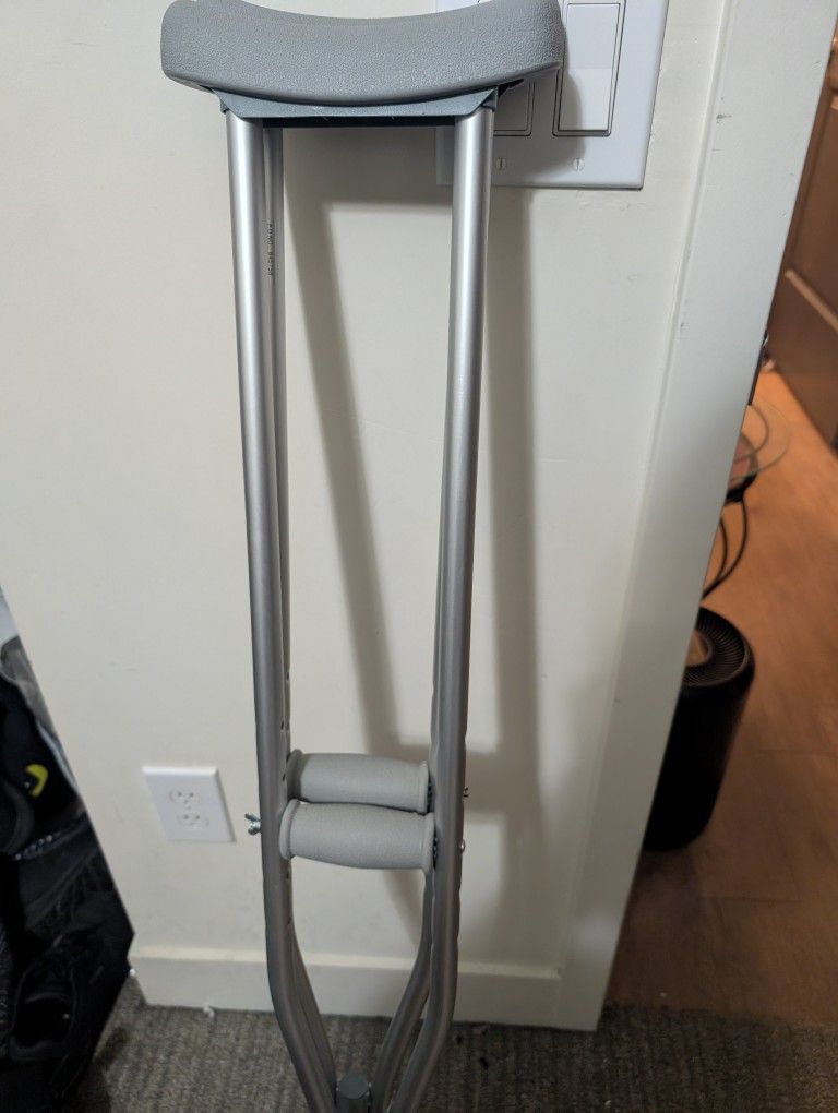 Adult Crutches 5.2"-5-10"