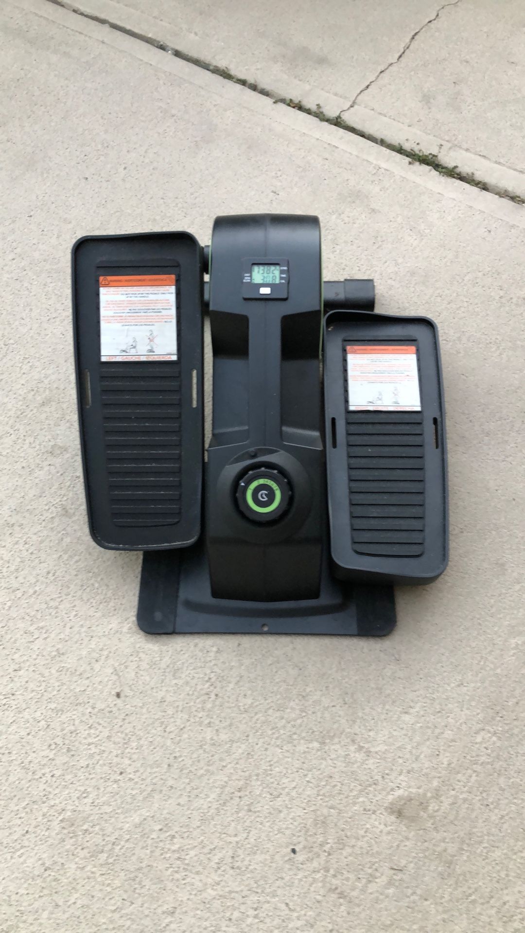 Gubii  Seated leg exercise machine