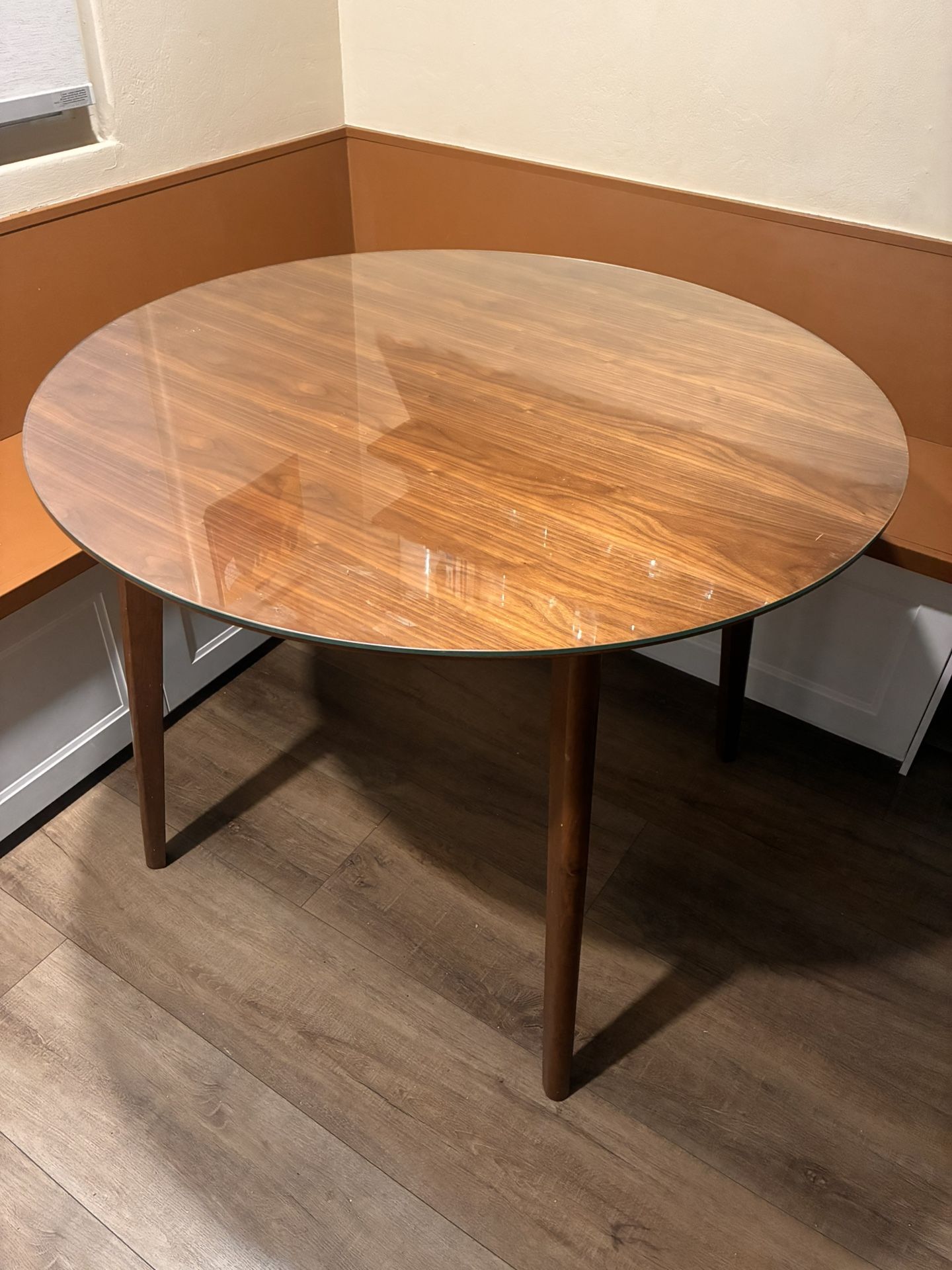 Round Dining Table  Brand (Edloe finch)
