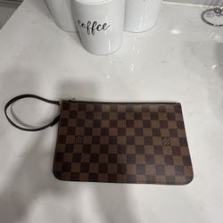 Louis Vuitton neverfull pouch 