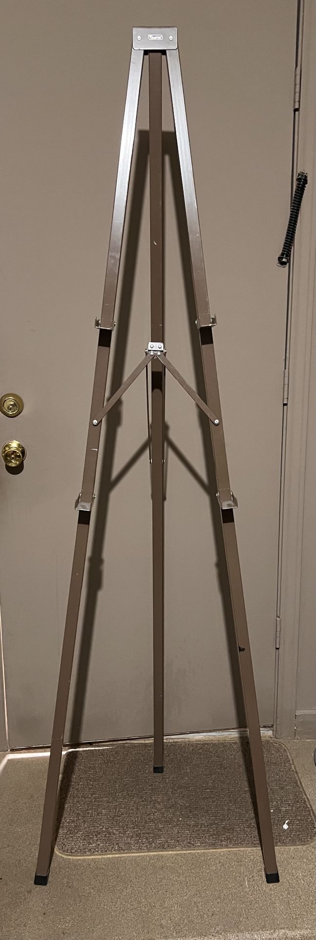 Easel
