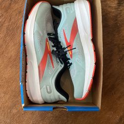 Brooks Launch 9 Shoes - size 11.5