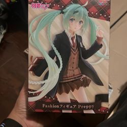Hatsune Miku Figure - Fashion (preppy Ver.)