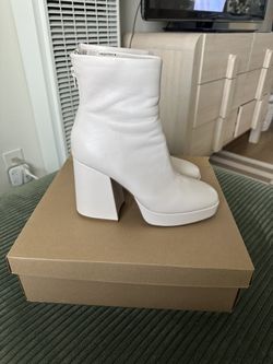 Steve Madden White Platform Ankle Boots – Great Condition