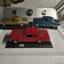 3 classic 1:18 metal die cast cars