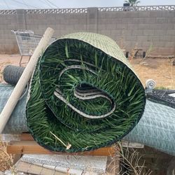 Zacate sintético en dos colores usado, pero en buenas condiciones Zacate sintético en dos colores usado, pero en buenas condiciones