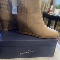 New Women’s Boots Size 7 1/2