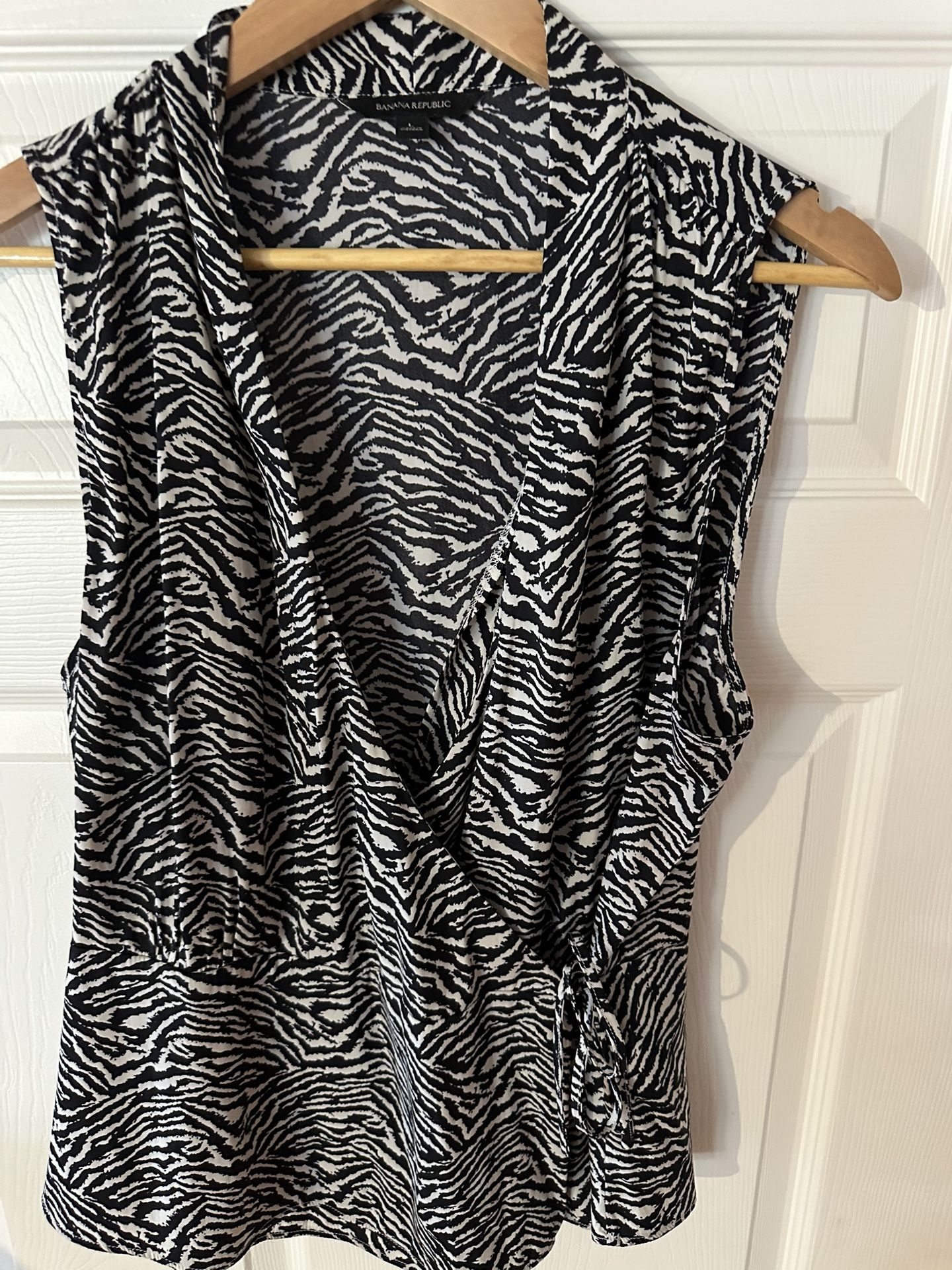 Banana Republic Zebra-Print Sleeveless Wrap Top – Size Large
