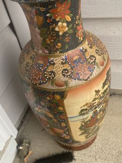 Large Hand Painted Chinese Moriage Satsuma Style Floor Vase