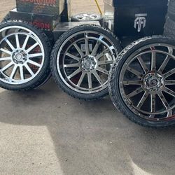 26"  NEW CHROME RIMS WITH TIRES 