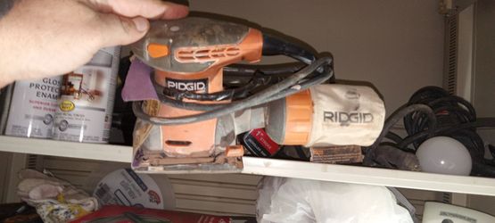 Rigid Heavy Duty Palm Sander With Dust Collector Bag