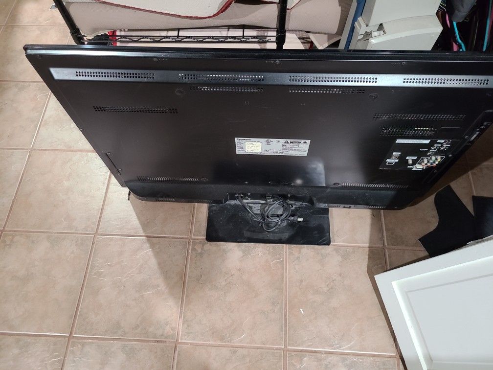 46 Inches T.v Panasonic LcD