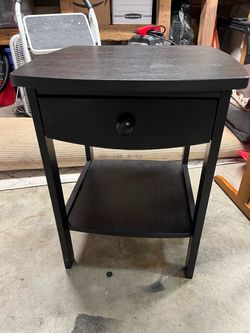 $10 - Nightstand
