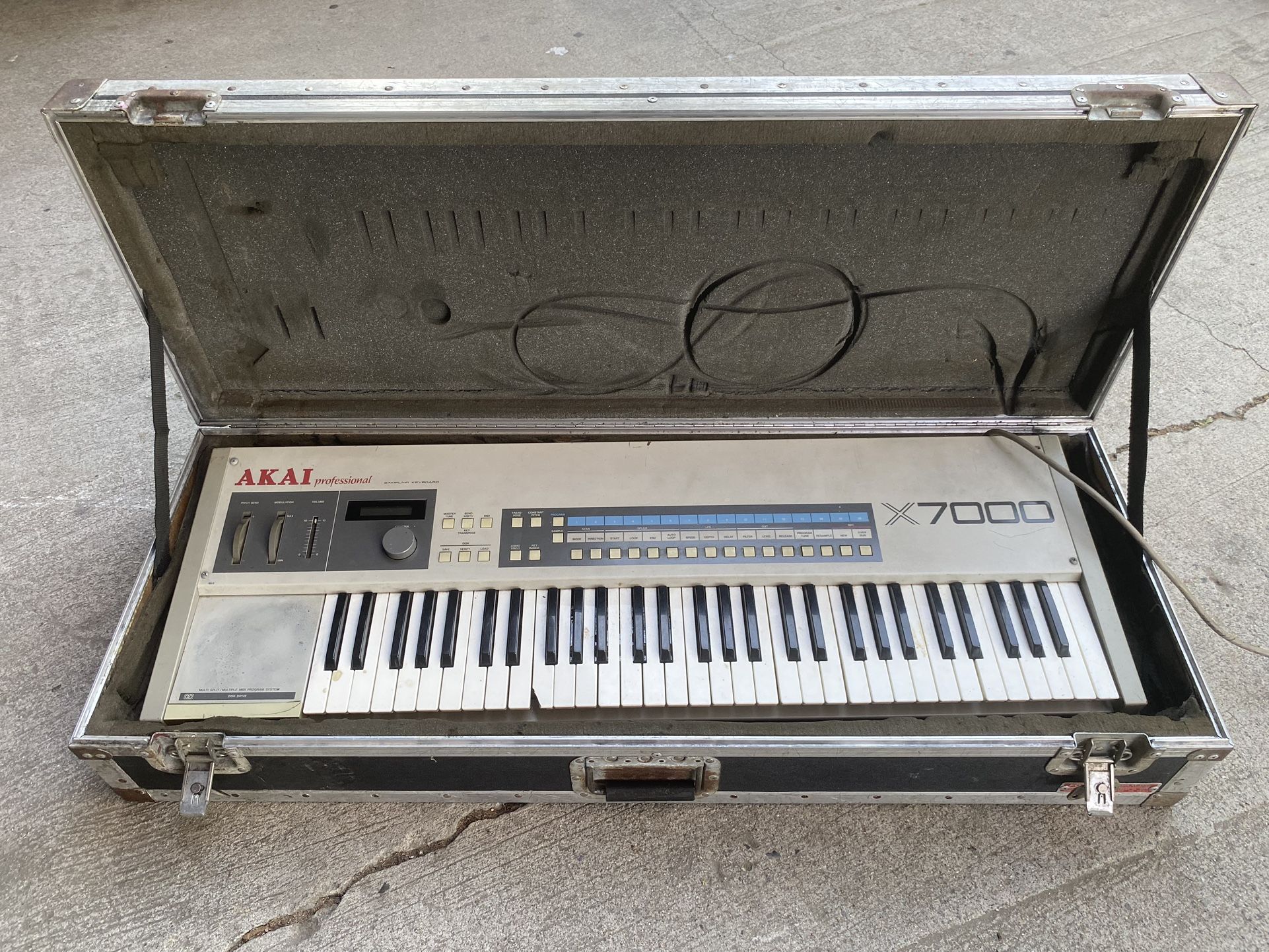 Akai Professional X7000 Sampling Keyboard X7000
