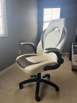 Brandnew -EMERGE vortex bonded leather seating surface with adjustable height,swivel back heavy duty hold upto 450 pounds extra large seating gaming c