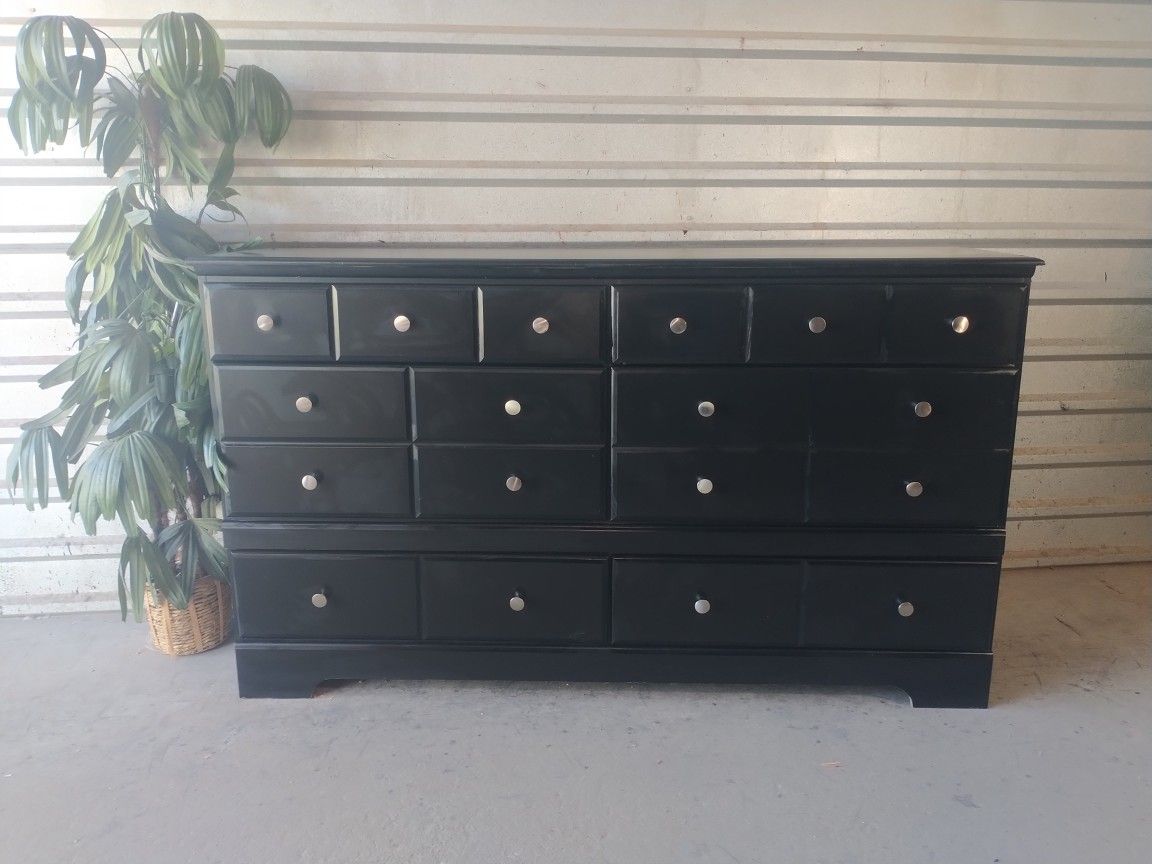 π’ Bonito Dresser In Very Good Working Condition π’