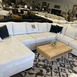 Gorgeous White 3 Pc Sectional $2499✨🤍🤩