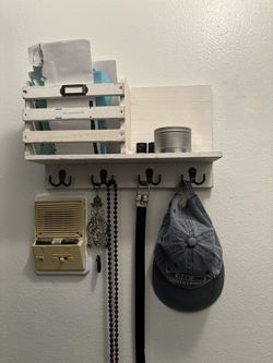 Mounted Wooden Mail And Key Holder