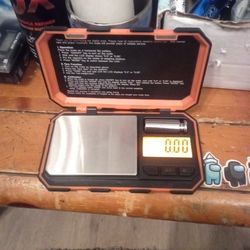 Deluxe Digital Pocket Scale With Calibration Weight 