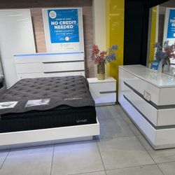 Beautiful Queen Bedroom Set 🔥🔥🔥