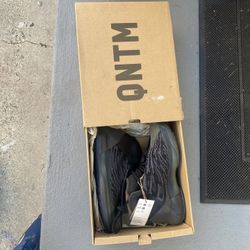 Yeezy Sneakers 