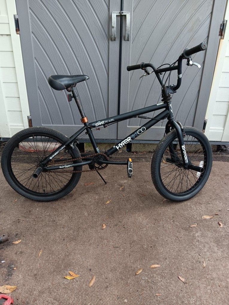 Black Hyper Spinner Pro BMX Bike