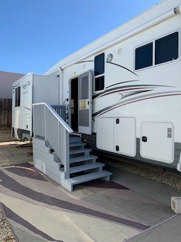 2012 Artic Silver Fox 32ft 5th Wheel