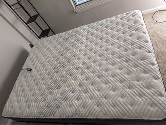 Queen Beautyrest PressureSmart 2.0 Firm Mattress($350)+Adjustable Base($150) – Excellent Condition