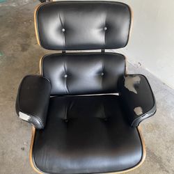 Replica Eames Lounge Chair
