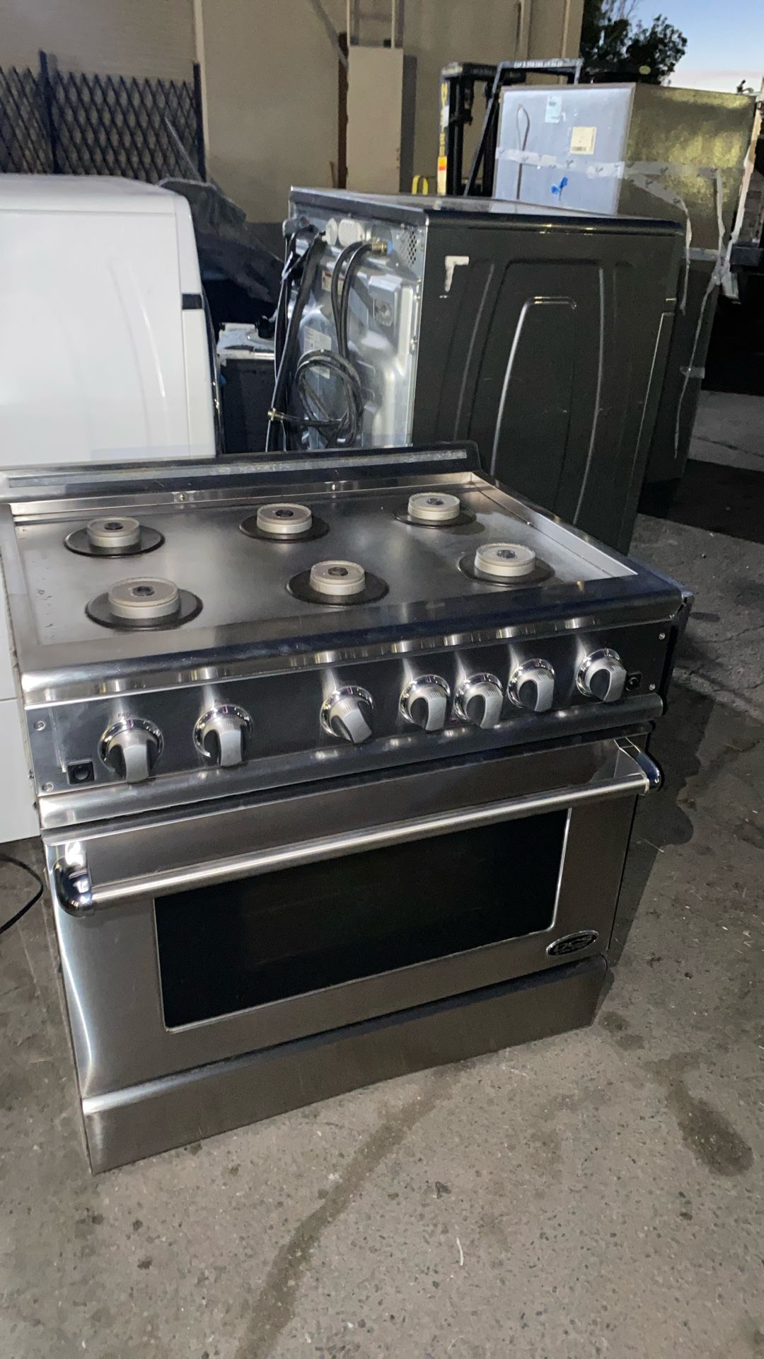 36” DCS SIX BURNER GAS RANGE 