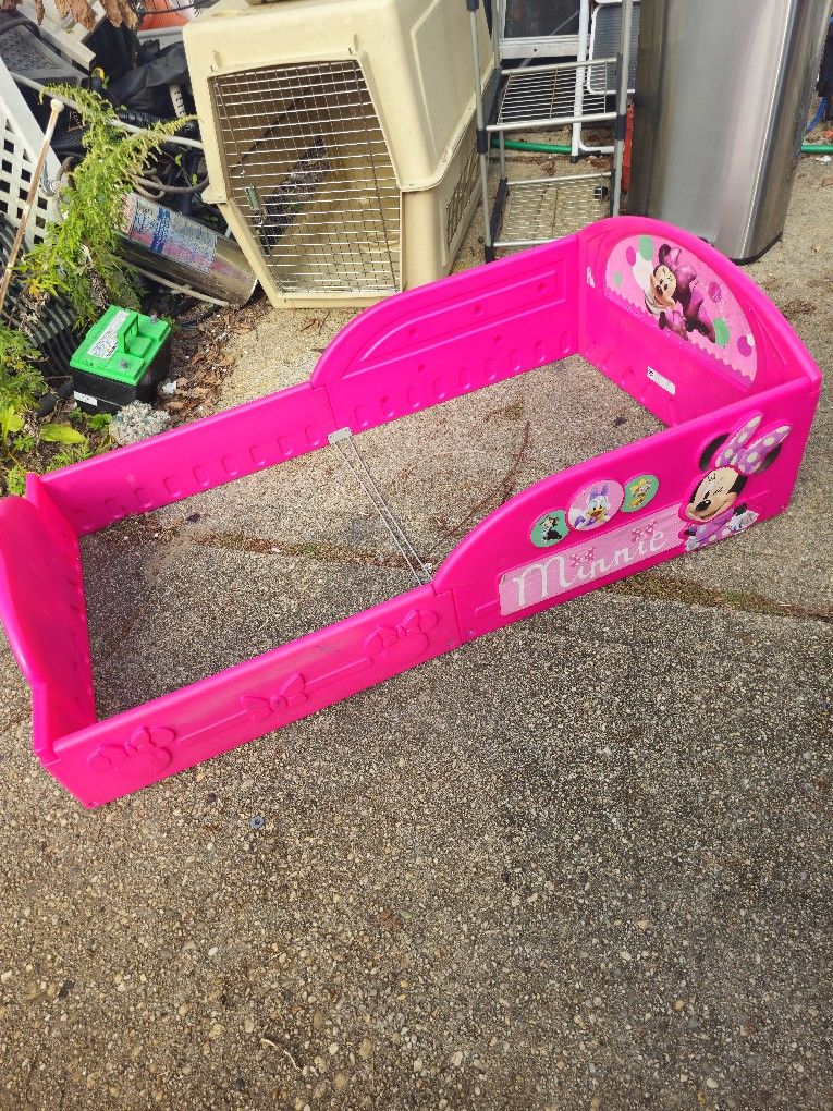 The Prices Firm.. Minnie Mouse Toddler Bed